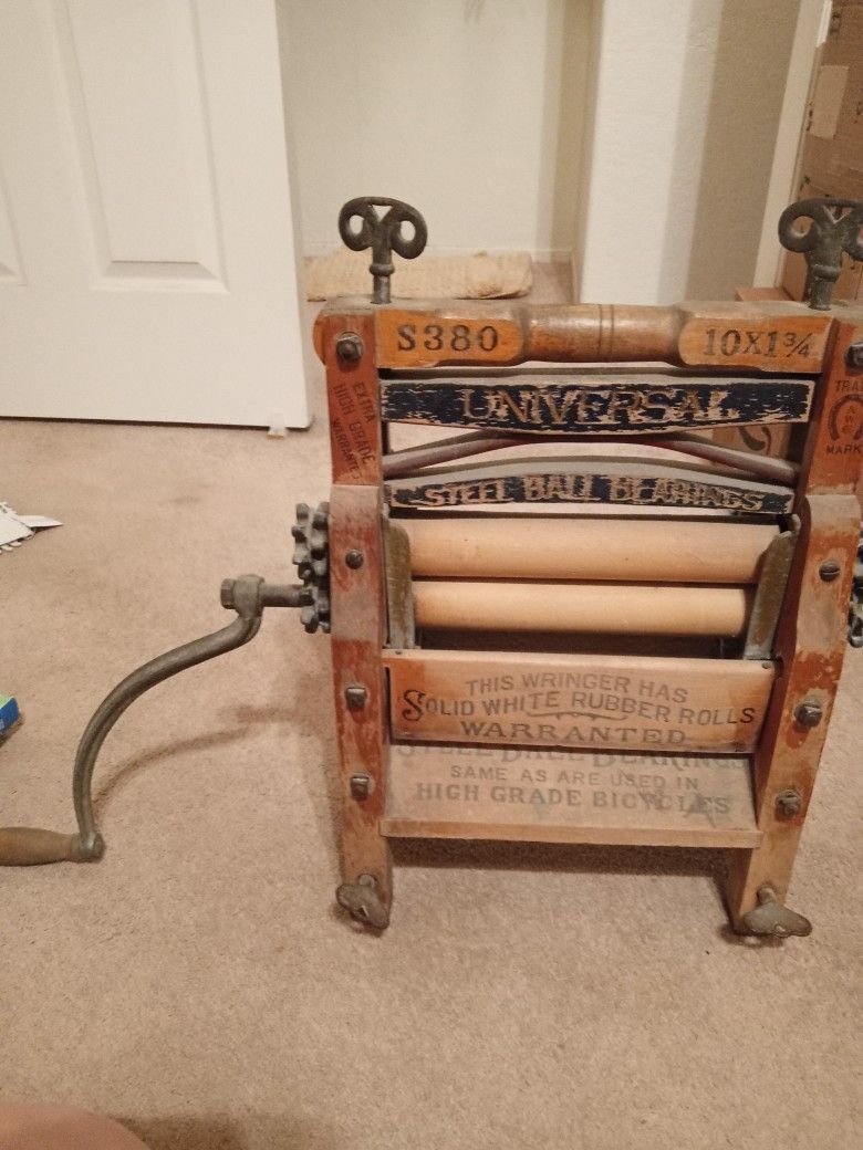 Old Fashioned Clothes Ringer