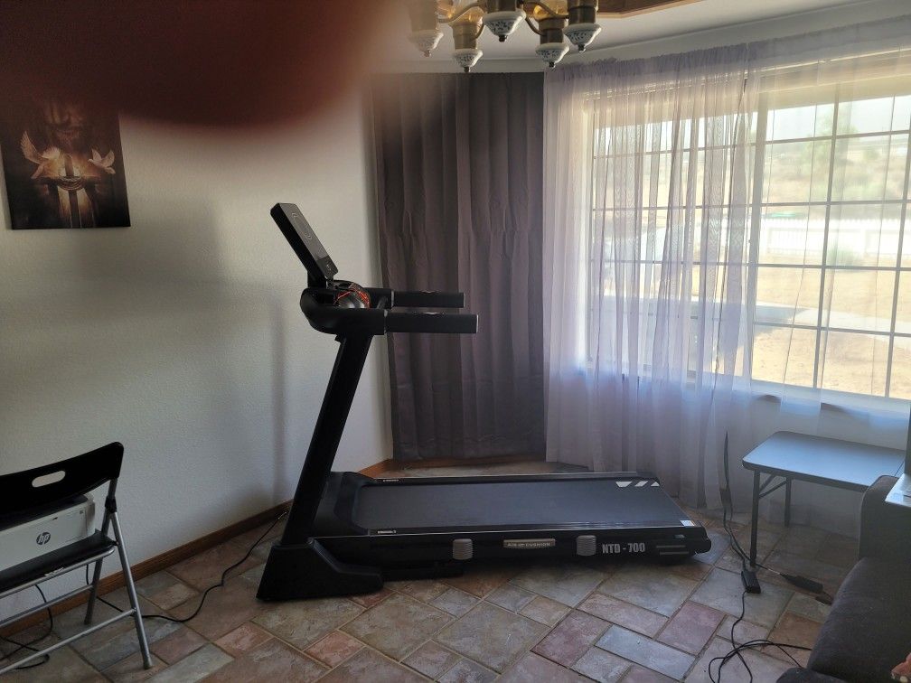 ****SOUND RUN TREADMILL******GREAT COND