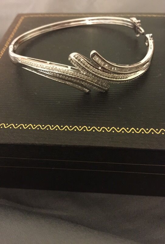 Ladies' Retro-Look Sterling Silver Bangle w/ 1 carat diamonds!