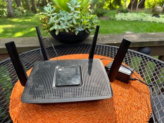 Linksys EA8300 AC2200 Tri-Band Wi-Fi Router