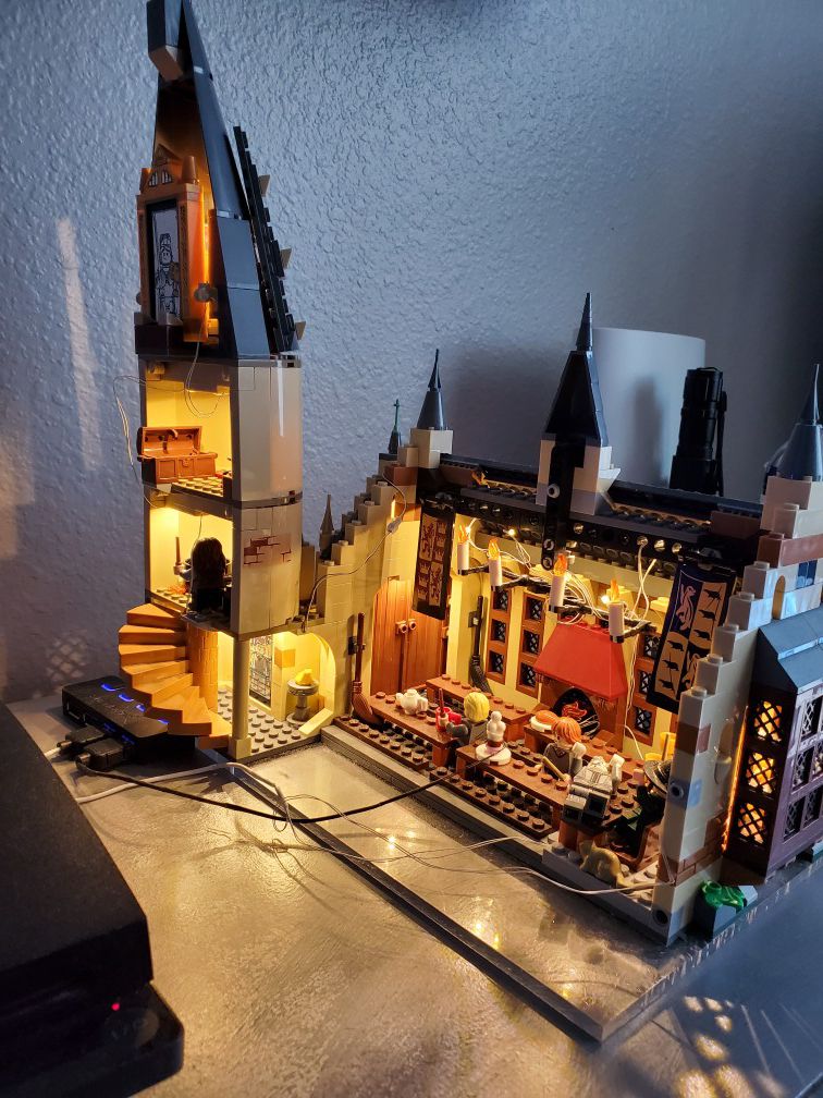 Built Used Harry potter hogwart castle non LEGO with usb LED LIGHTS BUILT