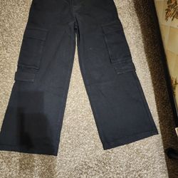 Black Flap Pocket Cargo Jeans

Streetwear Style