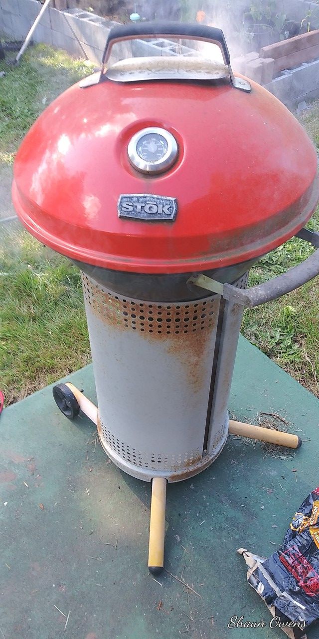 Stok smoker grill. Older but in good shape. 60 OBO for Sale in Kent