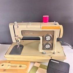 WORKS GREAT SEWING MACHINE