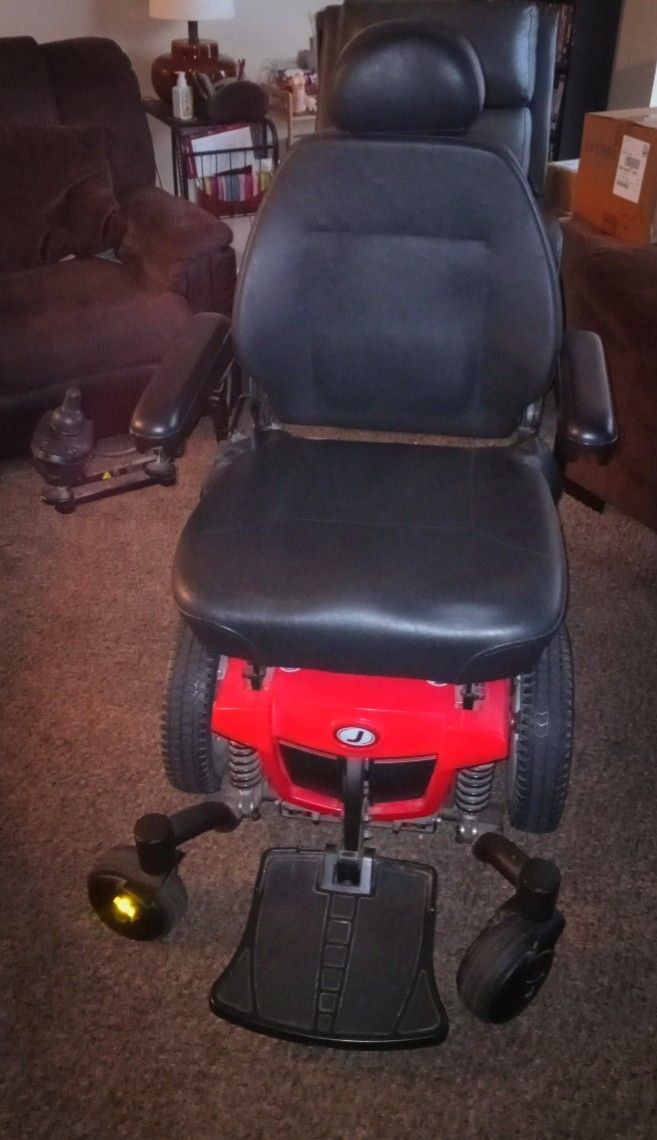 Pride Jazzy 600-ES Power Wheelchair