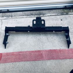 Towing hitch adjustable