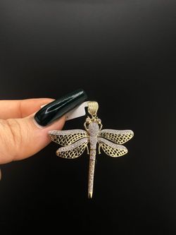 Tenemos financiamiento disponible en todas las, prendas no verificamos crédito Para financiar tiene que tener una cuenta de banco abierta por más de t