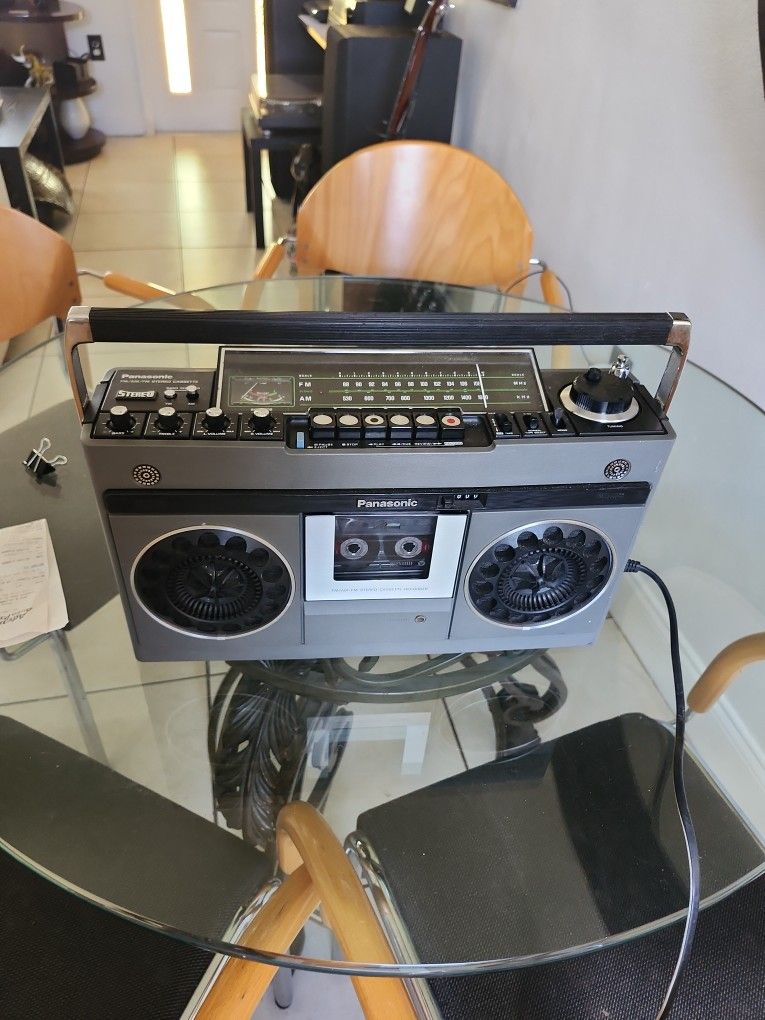 Vintage 70s Panasonic Gettobalster