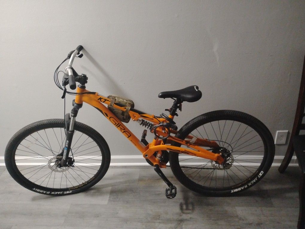 Ozone 500 Gira mountain bike.