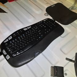 Logitech Keyboard + Padded Mousepad