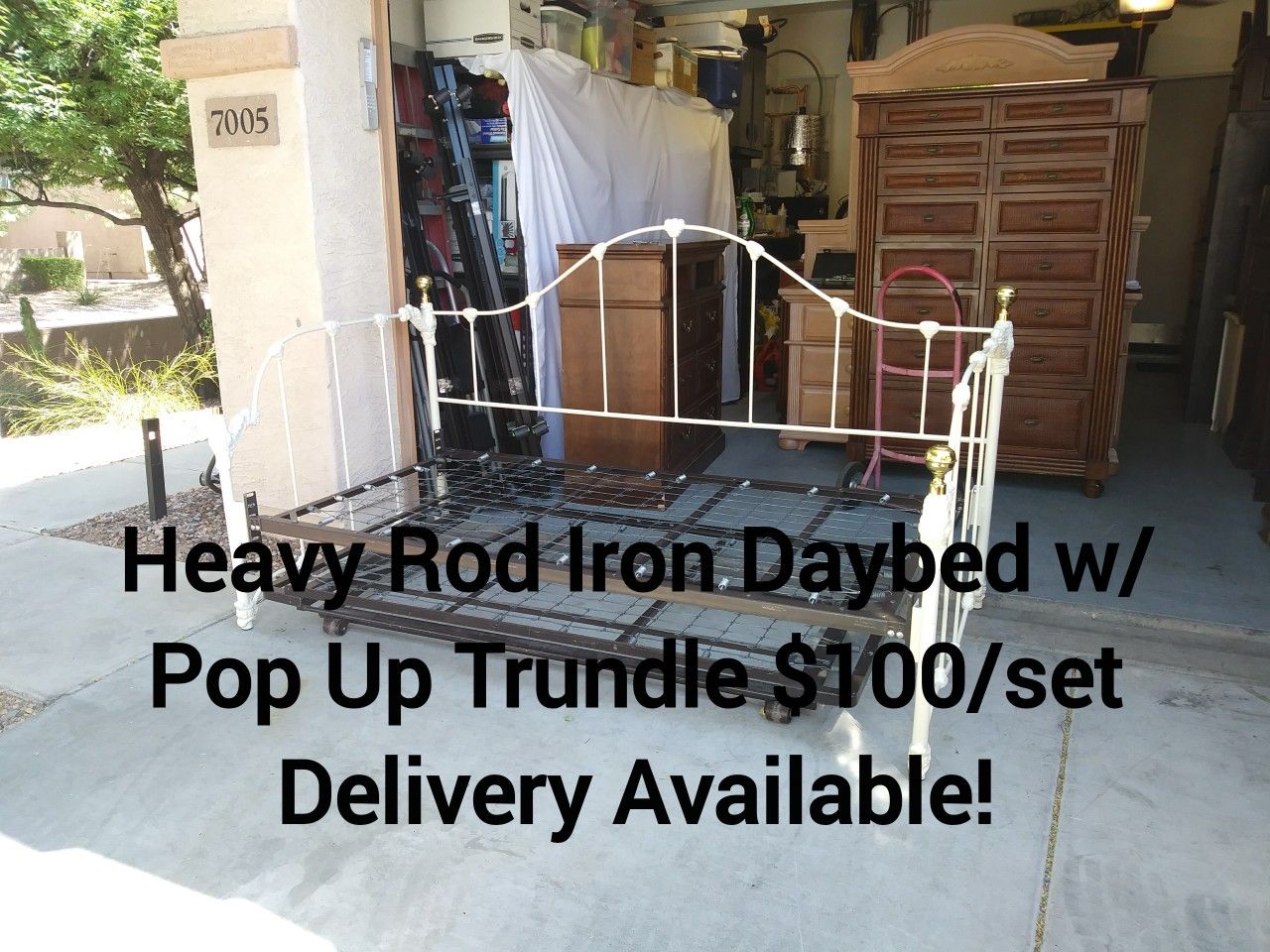 Heavy Rod Iron Daybed w/ Roll Out Pop Up Trundle