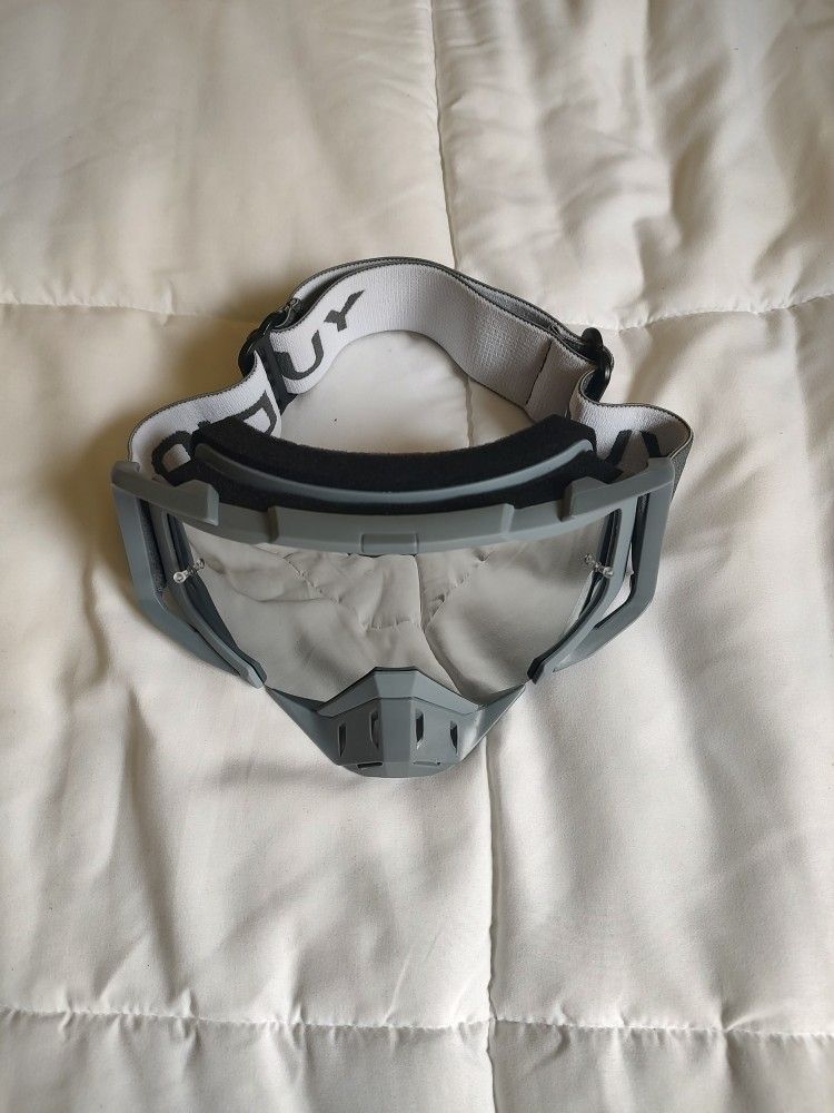 YUEDIO MOTORCYCLE/BIKE GOGGLES. UV PROTECTION. ADJUSTABLE STRAP. NEW. PICKUP ONLY.