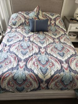 Full Size Comforter Set With 2 Matching Pillows
