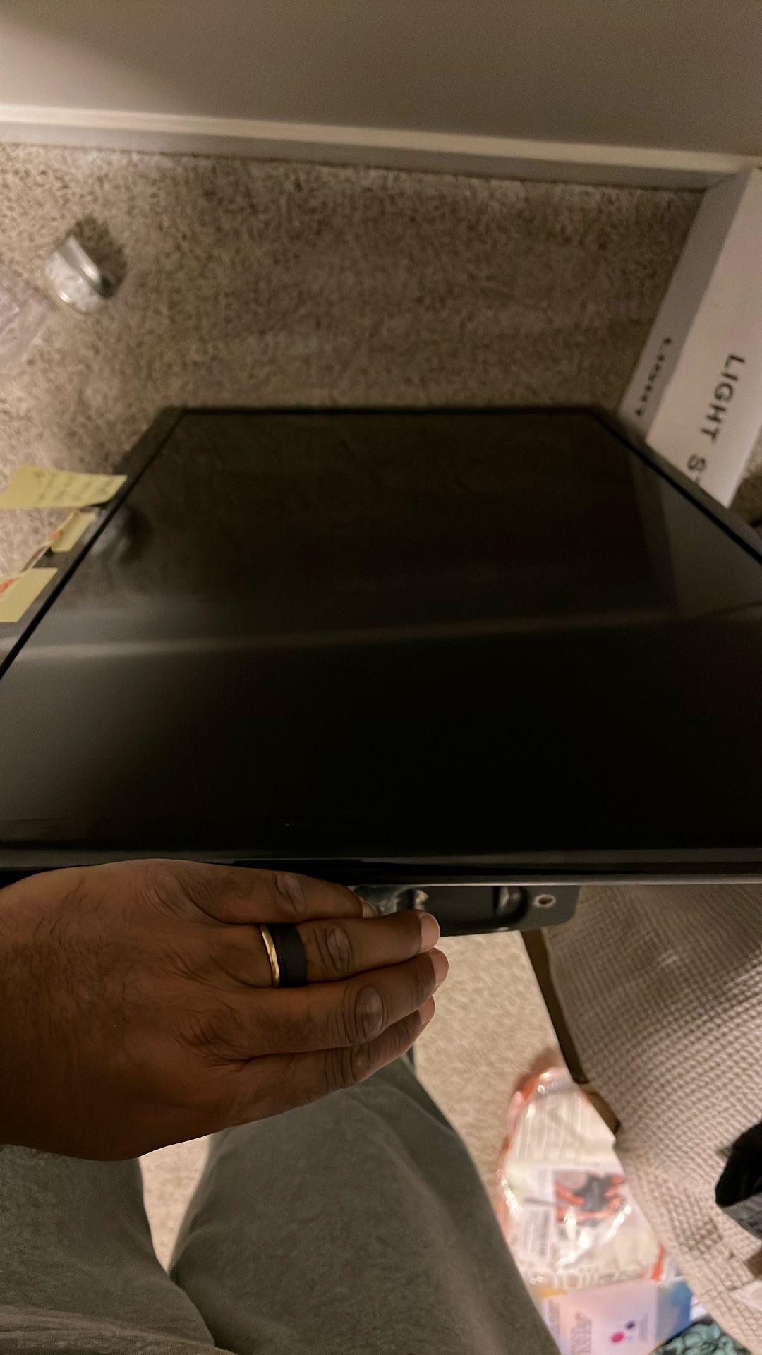 Samsung 32” tv with mount + Remote