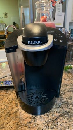 KEURIG COFFEE MAKER