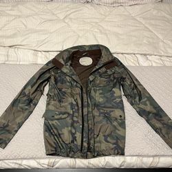 HOLDEN CAMO WATERPROOF COAT in Excellent Condition Size Small