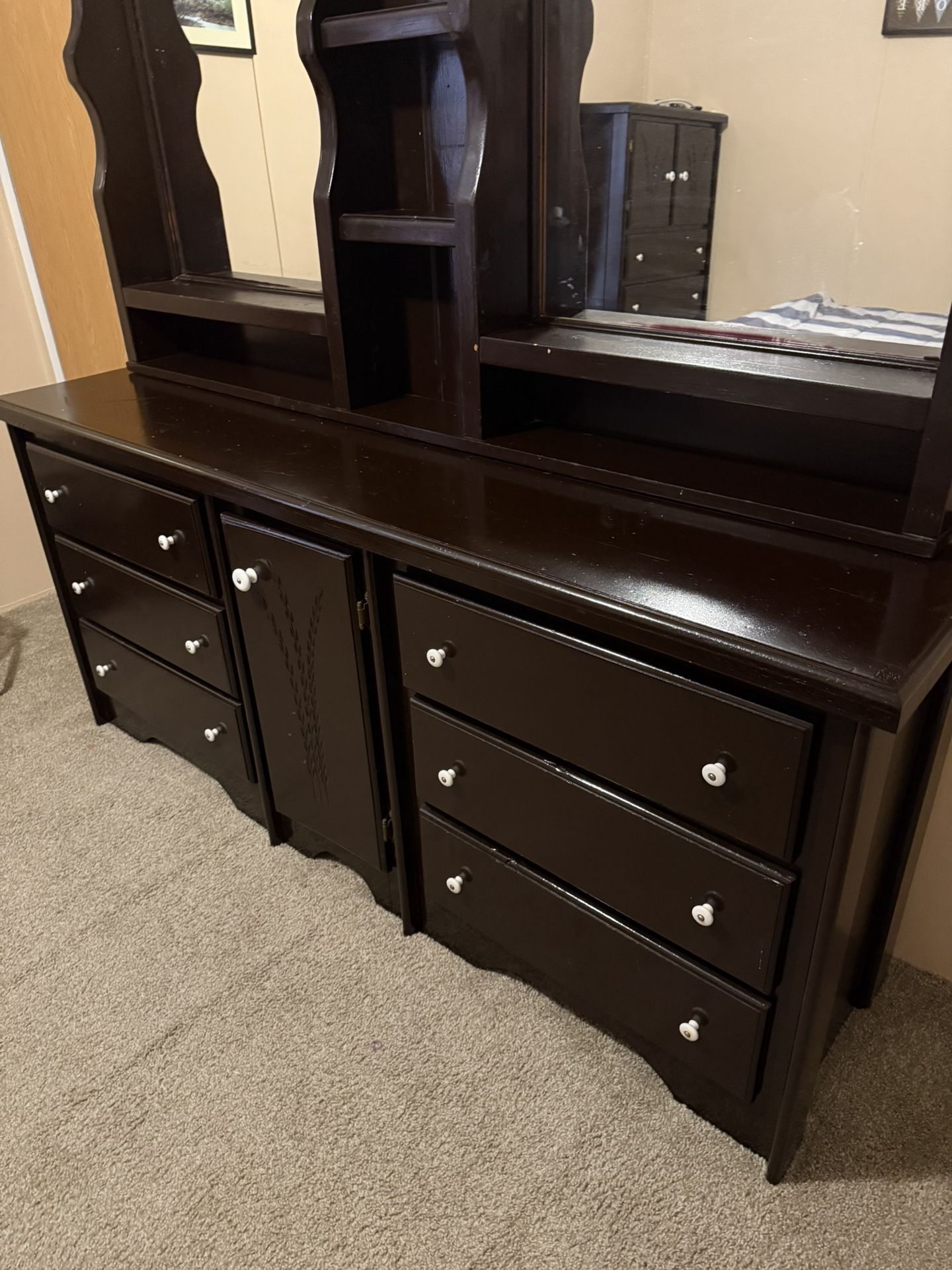 Queen Size Bedroom Set