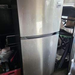 Frigidaire Refrigerator 