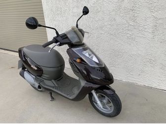 2015 Aprillia sonic Two stroke scooter with 50 original miles total