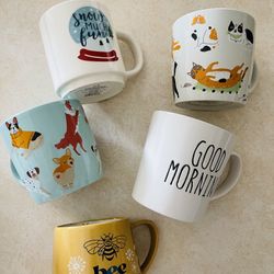A set of Funny graphic mugs. Great Condition  Y