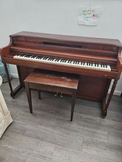 Antique Piano Classic