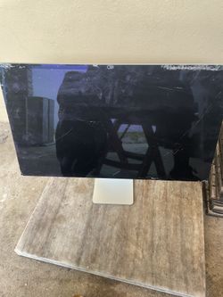 APPLE Studio Display A2525 27" 5K Retina Standard Glass w/Tilt Stand -Good