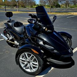 2015 CAN AM SPYDER RS 