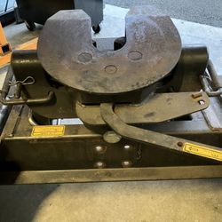 B&W 5th Wheel Hitch 