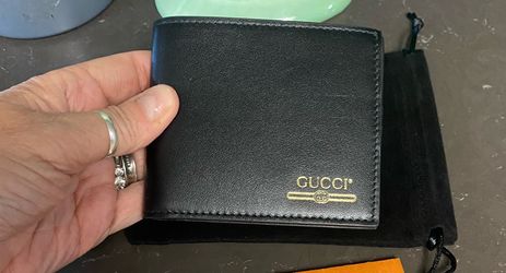 Authentic new GUCCI bifold leather wallet