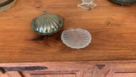 Clam Server With Intact Glass Insert