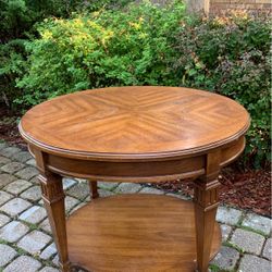   Small coffee table 26’-21’-22’