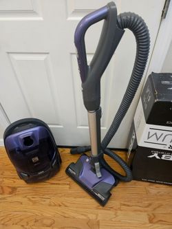 NEW COND   KENMOR CANIESTER VACUUM WITH ATTACHMENT. AMAZING POWER SUCTION. ALL ATTACHMENT  . IN THE BOX