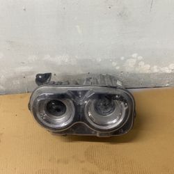 Headlight Dodge Challenger 