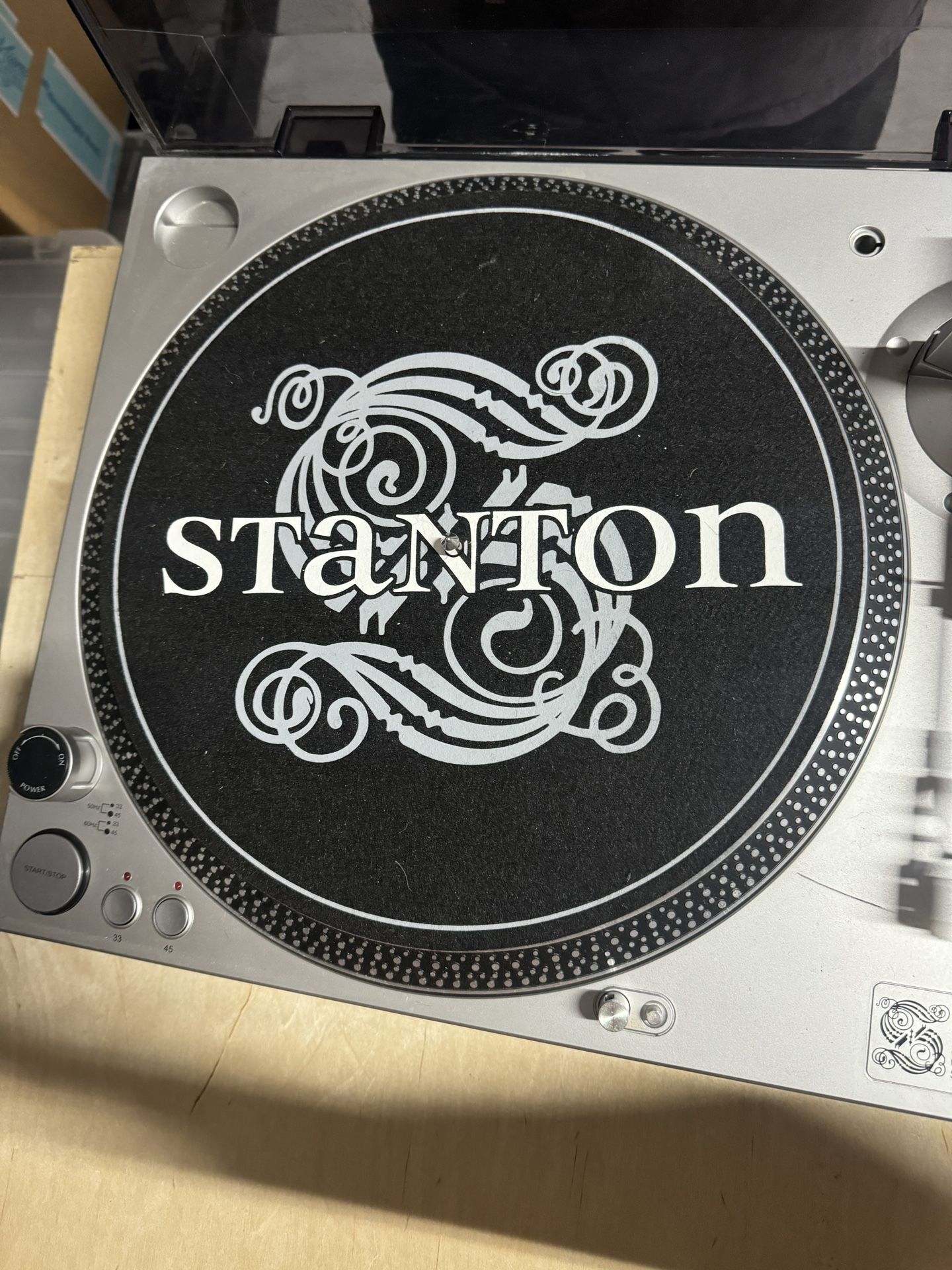 Stanton Str8-50 Professional turntable