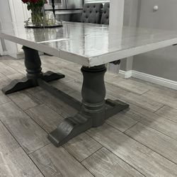 Dining Table/ Comedor