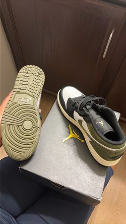 Jordan 1 low black, olive, white