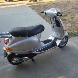 2002 Vespa ET4 150