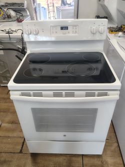 GE top glass stove eléctric In Excellent Working Condition