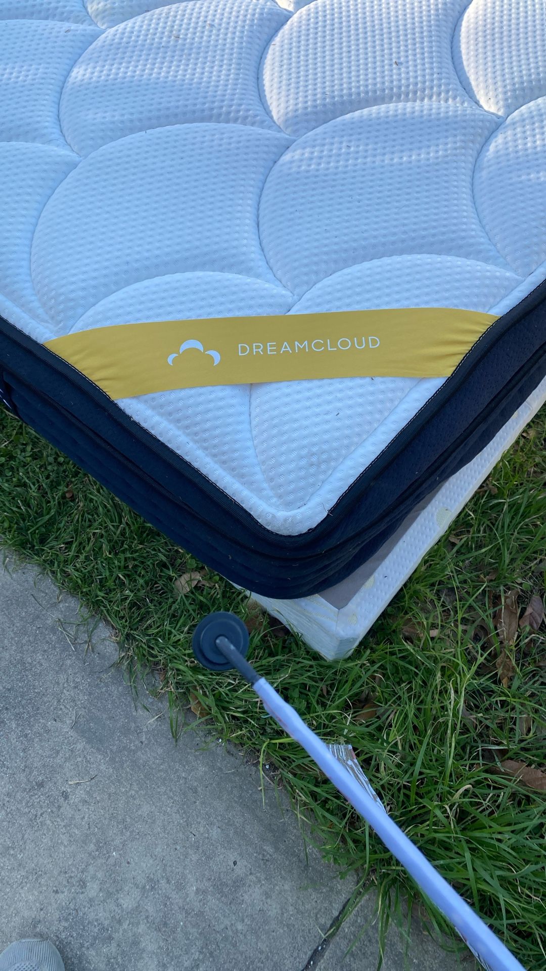 DreamCloud Mattress w BoxSpring