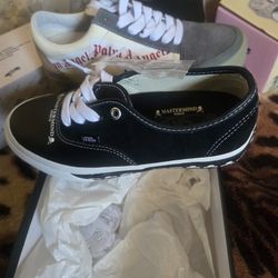 Shoes Vans Vault. Yes 2 Different Shoes! Authentic Pair Size7 Women's And 5 In Mens 90$ Obo