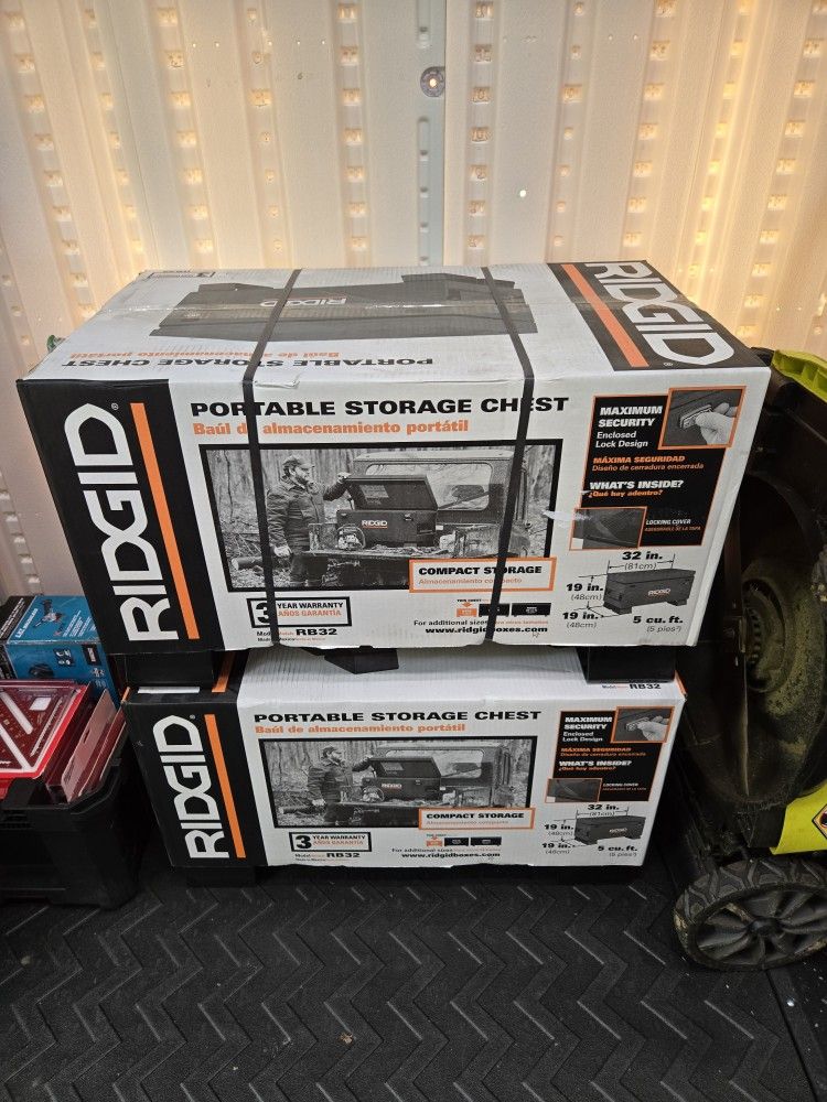 NEW Ridgid Portable Jobsite Box Toolbox 32 in. W x 19 in. H x 18 in. L
