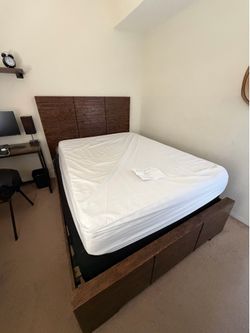 Queen Bed Set (mattress not included)