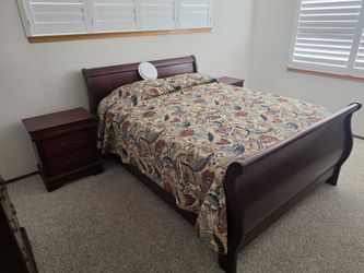 Coaster Fine Furniture Traditional Cherry Finish 4-Piece Bedroom Set (California King Sleigh Bed, 5-Drawer Chest, 2 Nightstands)