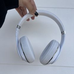 White Beats Wireless Headphones 