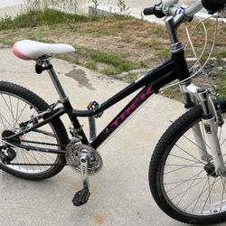 Girls Trek MT20 Alpha Mountain Bike for Sale in San Diego CA OfferUp
