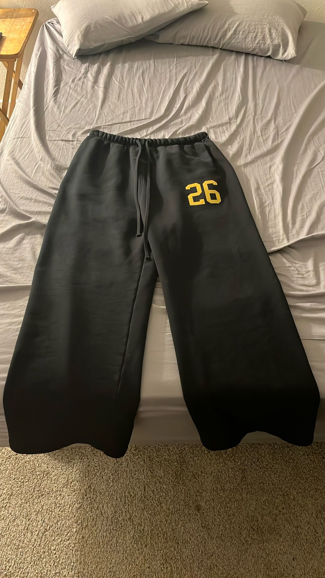 Mens L Essentials Pants