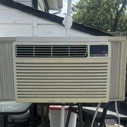 Kenmore 12,300 BTU Window Air Conditioner - Works Great