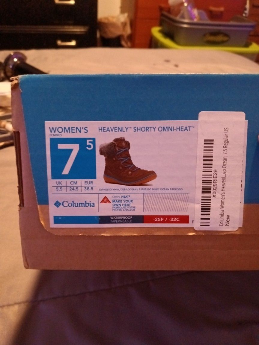 Columbia Women's Heavenly Shorty Omni-Heat Boots