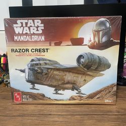 AMT Star Wars: Mandalorian Razor Crest 1:72 Scale Model Kit