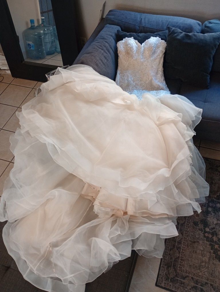 Brand New (Only Tried On) Maggie Sottero Haute Couture (Off White/ Cream Colored) size 12 Wedding Dress